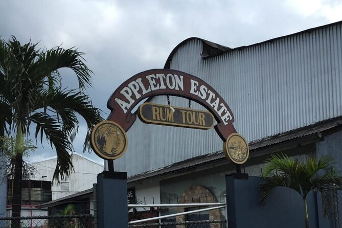 Appleton Rum Tour and Floyd’s Pelican Bar from Montego Bay Hotels and Villas - Why the private format matters