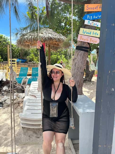 Bahamas: Swimming Pigs & Snorkeling Cruise with Lunch & Rum - Rum, sea turtles, and the Junkanoo finish