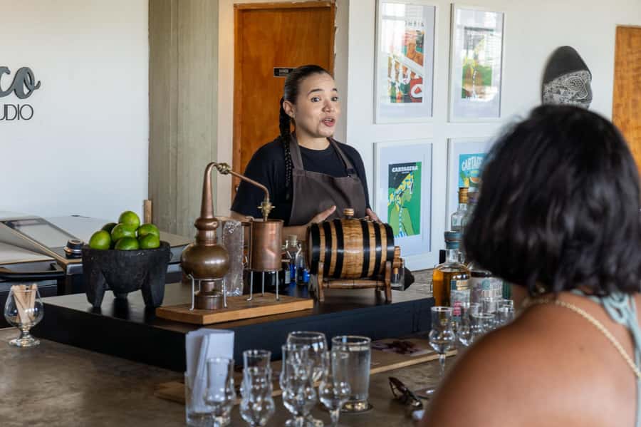 Cartagena: Express Rum and Chocolate Tasting Experience - A quick lesson in Colombian rum, not just a round of drinks