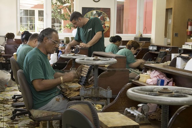 Cigar Demo and Rum Tasting at Graycliff Cigar Company - Key points to know before you book