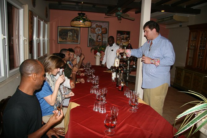 Cigar Demo and Rum Tasting at Graycliff Cigar Company - The hands-on cigar lesson