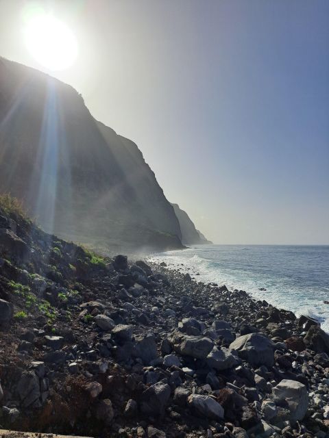 EAST MADEIRA:,Peaks, Forest walk,Thatched Roofs, Rum factory - The high start at Pico do Arieiro