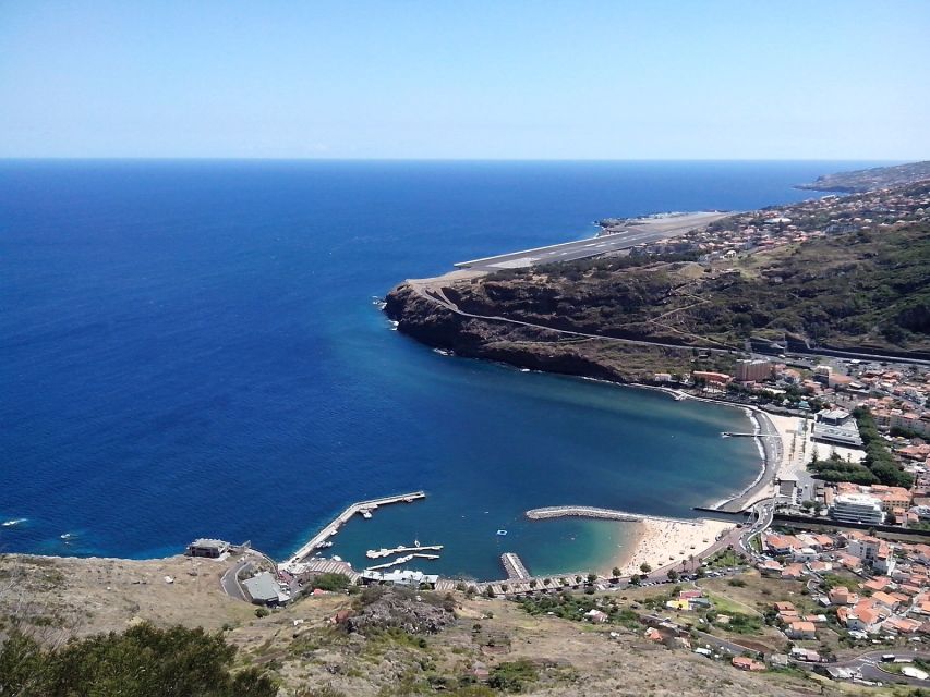 Eastern Madeira: Full-Day Tour with Rum Tasting - Santana, lunch, and the thatched houses