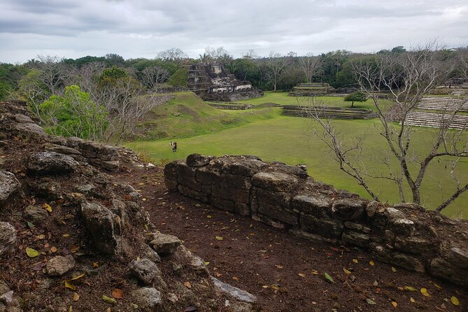 Guided Altun Ha Ruins, Rum factory & Belize sign from Belize City - A short stop at the Belize sign