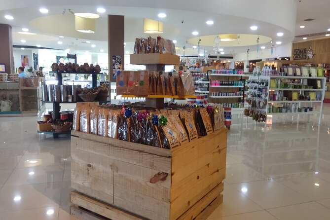Guided Shopping Tour - Rum tasting, chocolate factory, Cigar factory - Transportation from Punta Cana and the time question