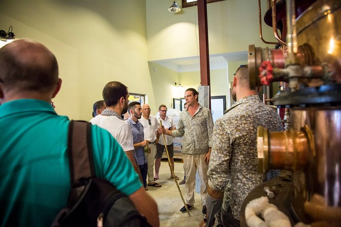 Guided tour of Sampan distillery // Agricultural Rum Medalist - The white rum tasting is the main event