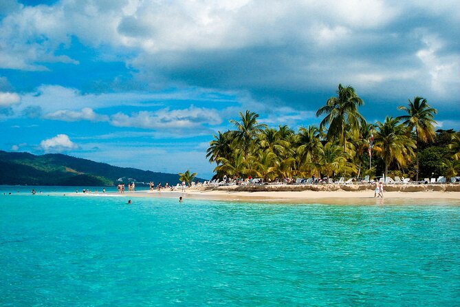 Los Haitises National Park, Montaña Redonda & Bacardi Island - Montaña Redonda and the morning mountain views