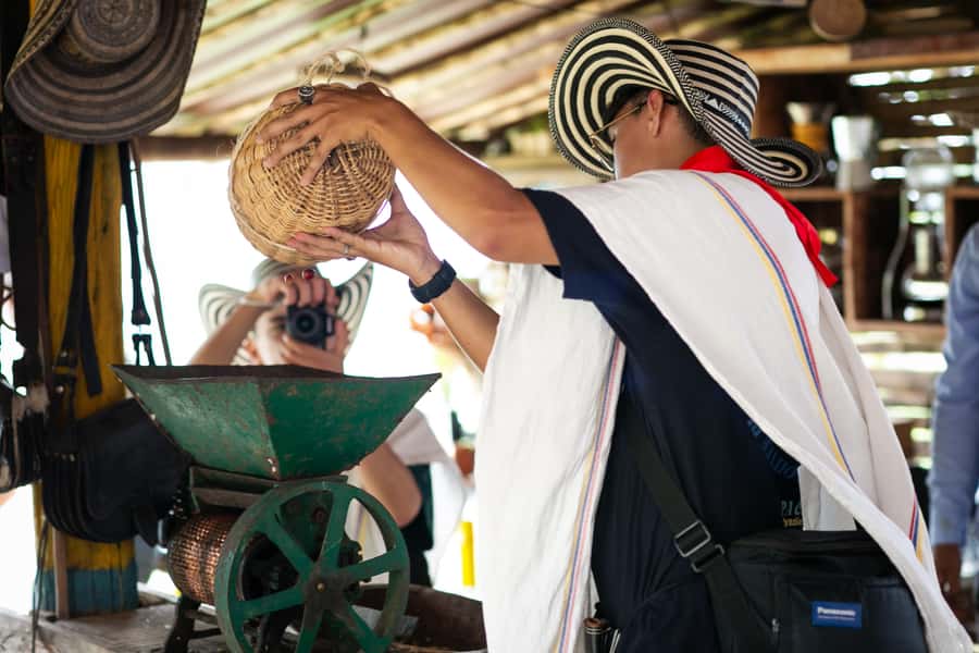Medellin: Coffee Tour, Horseback Arrival, and Sugar Cane - A family farm with wide mountain views