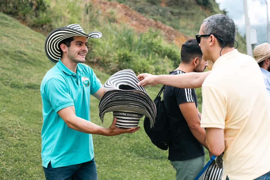 Medellin: Coffee Tour, Horseback Arrival, and Sugar Cane - Lunch in a plantain leaf
