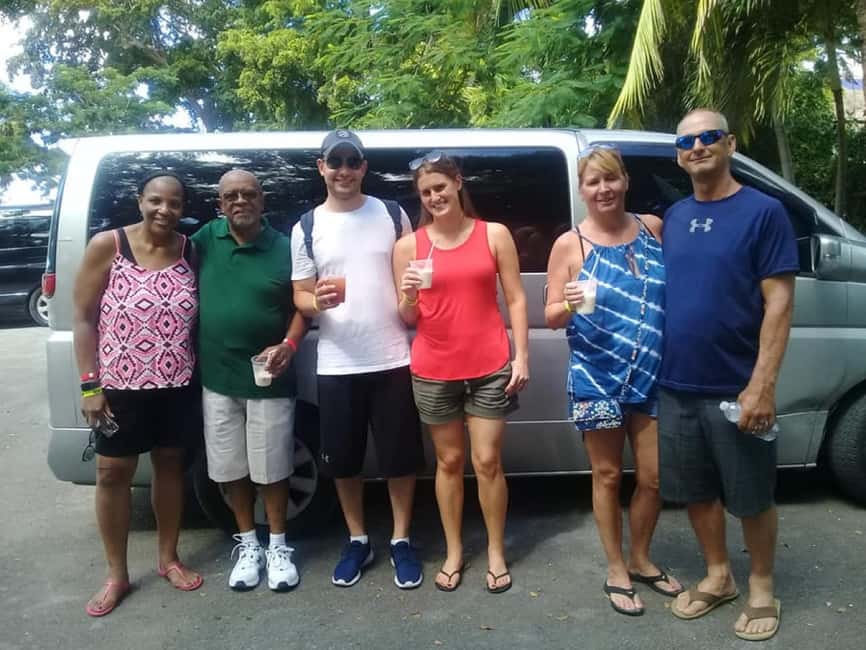 Nassau: Island Highlights Tour with Rum Tasting - Finding the guide outside Nassau’s cruise port
