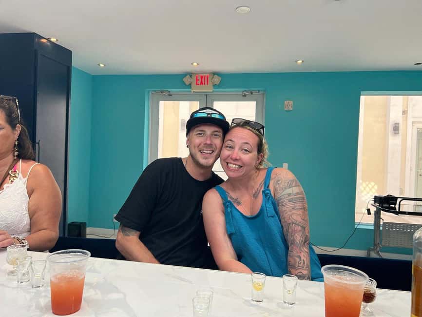 Nassau: Rum Cocktails and Fritter Making Experience - Meeting at the Queen Victoria Statue