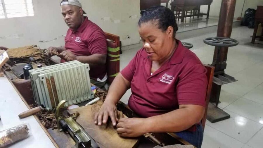 Punta Cana: Don Lucas Cigar, Chocolate, & Rum Tour - Entering the Don Lucas cigar factory