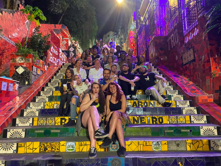 Rio: Pub Crawl in Lapa with Cachaça Tasting and Live Samba - Safety, walking, and the shape of the group