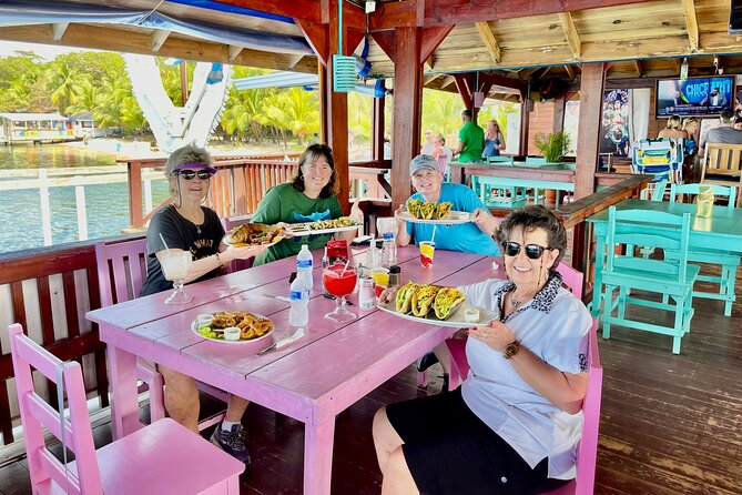 Roatán Island Tour: Sloth & Monkey Park, Rum, and Chocolate - Meeting the guide and managing cruise time