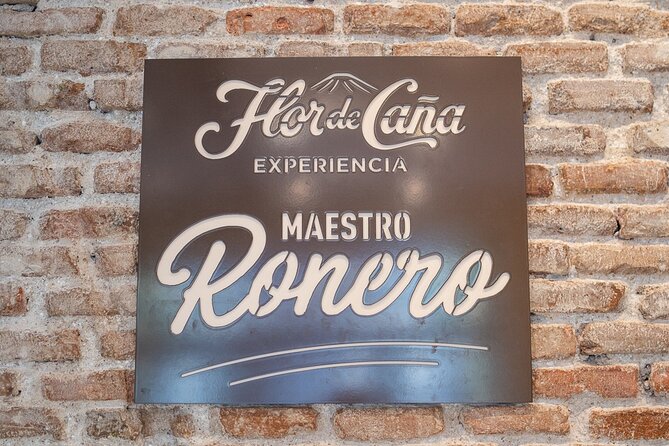 Rum Tasting: Experience of the 5 senses in Madrid - Personalizing a Flor de Caña bottle