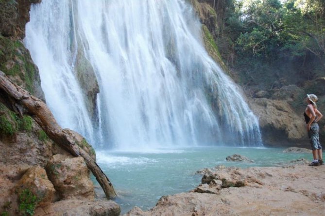 Samana Bay: Bacardi Island and Limon Waterfall - A straightforward Dominican lunch in Samana Province