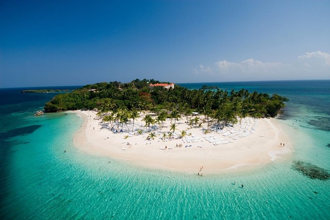 Samana: Cayo levantado ( Bacardi Island) & El Limon Waterfalls from Punta Cana - The group-size question matters