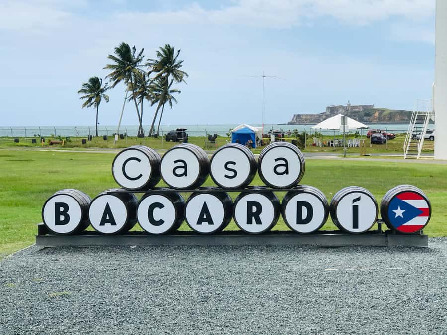 San Juan: Bacardi Rum Distillery and Old San Juan Combo Tour - Meeting Harry at Plaza Colón