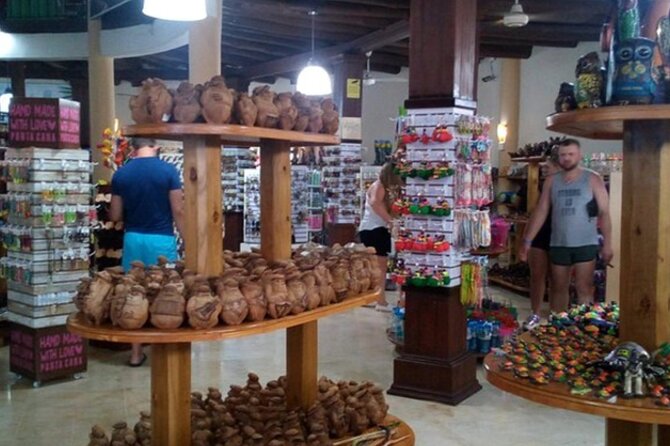 Shopping Tour In Don Lucas Cigar Factory, Rum tasting, Cocoa factory, Souvenirs - Pickup, timing, and the ride