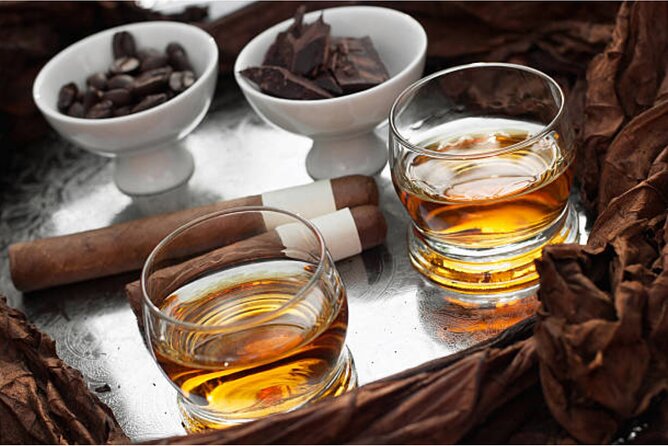 Shopping tour Punta Cana rum cigars coffee larimar chocolate souvenirs mamajuan - Entering Bella Mare, one store with several themes