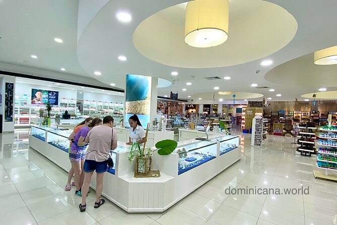 Shopping tour Punta Cana rum cigars coffee larimar chocolate souvenirs mamajuan - Rum, mamajuana, and the taste of the Dominican Republic